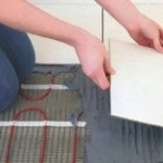 Hogyan tegyük meleg padló alatt a cserép megfelelő telepítése a fűtési szőnyeg