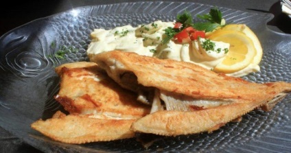 Lepényhal sült egy serpenyőben - receptek tészta, liszt, tojás és hagyma