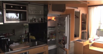 Amikor megvette a házat, ismerősök tartotta őt rendellenes (ismerős) Amikor megvette a házat, ismerősök tartotta őt rendellenes