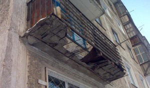 Ki kell javítani az erkélyen a privatizált lakás (apartman) Ki kell javítani az erkély privatizált lakás