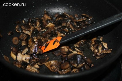 Csirkemell gombával és burgonyát egy fazék - egy recept fényképpel (gomba) Csirkemell gombával és burgonyát egy fazék - a recept egy fotó