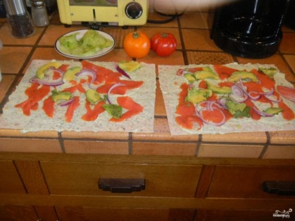 Pita kenyér lazac és uborka - lépésről lépésre recept fotók