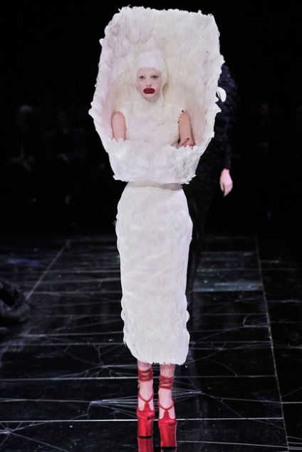 McQueen, Alexander, divat enciklopédia (divat) McQueen, Alexander, divat enciklopédia
