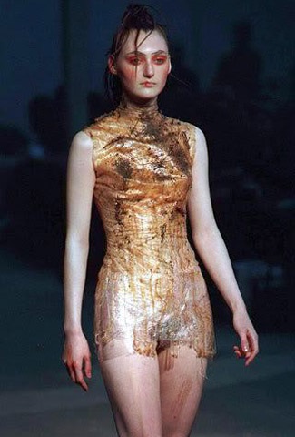 McQueen, Alexander, divat enciklopédia (McQueen) McQueen, Alexander, divat enciklopédia