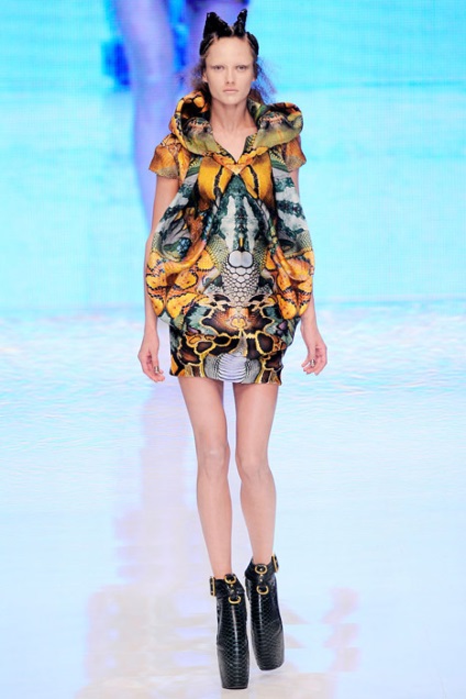 McQueen, Alexander, divat enciklopédia (divat) McQueen, Alexander, divat enciklopédia