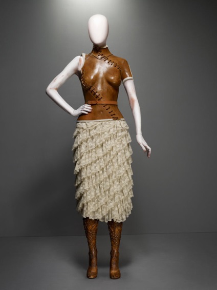 McQueen, Alexander, divat enciklopédia (divat) McQueen, Alexander, divat enciklopédia