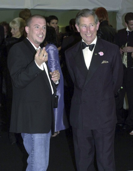 McQueen, Alexander, divat enciklopédia (divat) McQueen, Alexander, divat enciklopédia