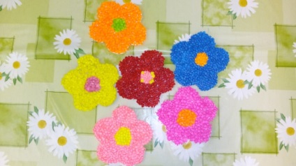 Master Class „virágok különböző színű matricákat a saját kezét”