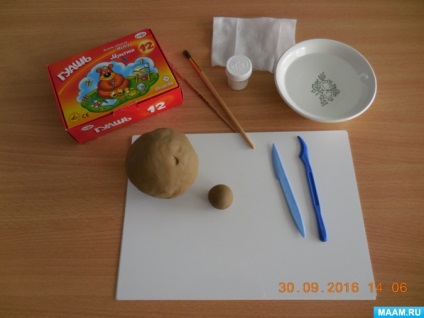 Mester osztályban agyagmodellt Dymkovo játékok „pulyka” idősebb gyermekek csoportja