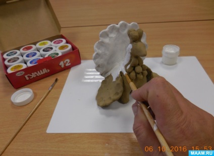 Mester osztályban agyagmodellt Dymkovo játékok „pulyka” idősebb gyermekek csoportja