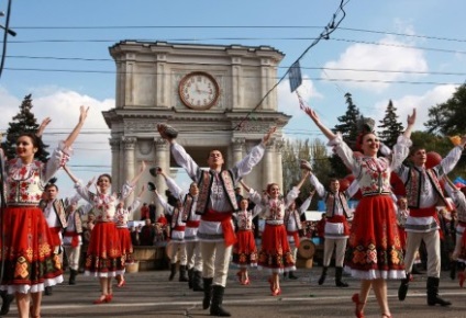 Moldvai lakodalomban, hagyományok, rítusok