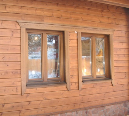 Vágja az ablakon egy fából készült ház fotó