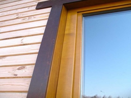 Vágja az ablakon egy fából készült ház fotó
