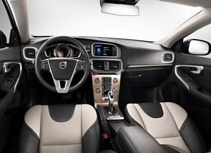 A tesztvezetés Volvo V40 sífutó (kereszt) A tesztvezetés Volvo V40 sífutó
