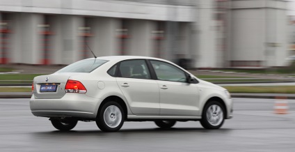 Vélemények és összehasonlítása - csapat Volkswagen Polo szedán (autó tud felmutatni) Vélemények és összehasonlítása - csapat Volkswagen Polo szedán