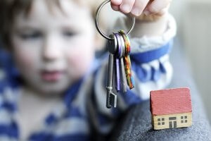 Fontos tudni, hogy hogyan kell díszíteni a lakást a kiskorú gyermek