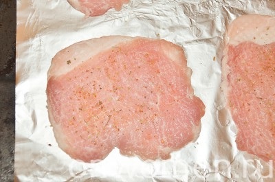 Borda, sült gombával, paradicsommal és sajttal recept fényképpel (karaj) Borda, sült gombával, paradicsommal, sajttal recept egy fotó
