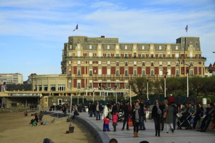 Nyaralás Biarritz előnyeiről és hátrányairól