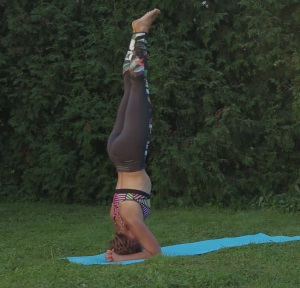 Kapcsolja be a világ fejjel lefelé, vagy bemegy egy headstand, Xenia mirtsyna - (rack) Kapcsolja be a világ fejjel lefelé, vagy bemegy egy headstand, Xenia mirtsyna -