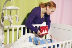 Miért van a gyermek köhögés, amikor alszik, az okok kiderítésére és a sürgősségi ellátás baba