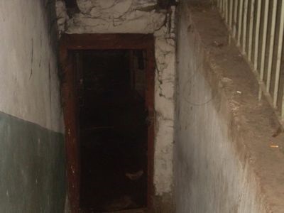 Basement bérház video-telepítési utasításokat a kezüket, különösen a csövek cseréje, (a) Basement bérház video-telepítési utasításokat a kezüket, különösen a csövek cseréje,