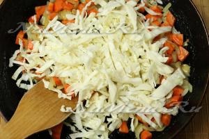 Lean növényi pörkölt gombák (gombák) Vegetáriánus pörkölt gombával