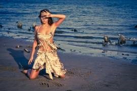 Jelentenek egy fotózásra a strandon (fotó a póz) Jelentenek egy fotózásra a strandon