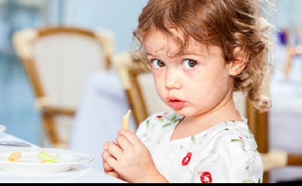 A gyermek nem eszik semmit, hogy miért a gyerekek nem esznek, és mit kell tenni a szülők