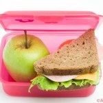 Receptek ételek az iskolába, egészséges ebédet a gyermek