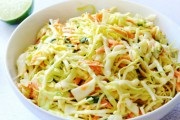 Friss saláta uborka és zöldborsó