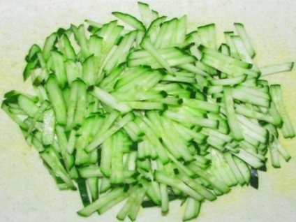 Friss saláta uborka és zöldborsó