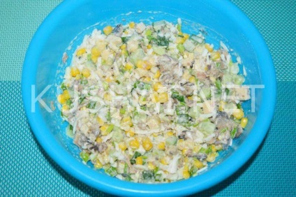 Saláta sprotni, kukorica és uborka