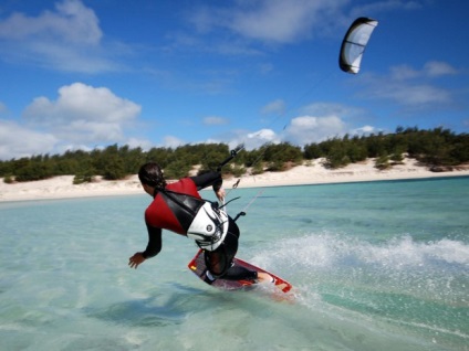Szörfözés egy ejtőernyős, ejtőernyős szörfözés a víz