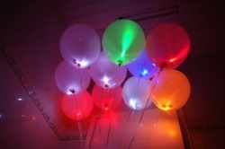 Balls LED-ekkel a kezüket