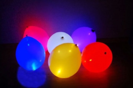 Balls LED-ekkel a kezüket