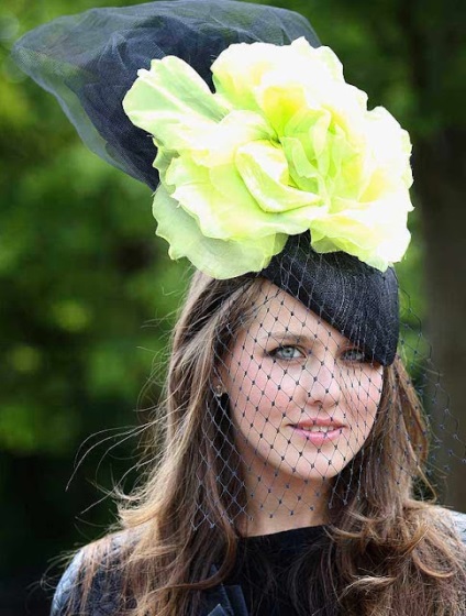 Racing és kalapok Ascot, angolimádat (ember ül a hátsó) Racing és kalapok Ascot, angolimádat