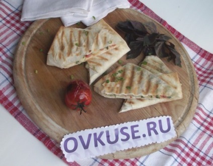 Suluguni a pita kenyér recept fényképpel (pita) Suluguni pitában recept egy fotó