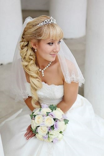 Esküvői frizurák a frufru, esküvői magazin wedinmoscow esküvő Moszkva