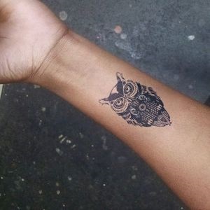 Tetoválás a csuklóját a lányok értelmében a felirat
