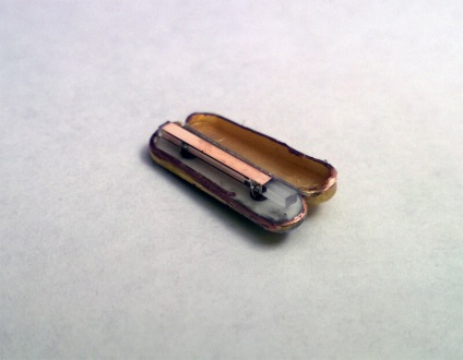 A készülék egy kvarcóra és működtetése a kristály oszcillátor, időt blog