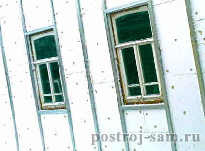 Falszigetelés polisztirol hab kezeddel (polisztirolhab a kezét) Falszigetelés polisztirol kezük