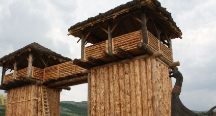 A Krím-félszigeten, építettek a falu a vikingek képet történet az új Movie Park (Historic Site, Viking a Krímben) A Krím-félszigeten, építettek a falu a vikingek Fotóriport New Kinopark