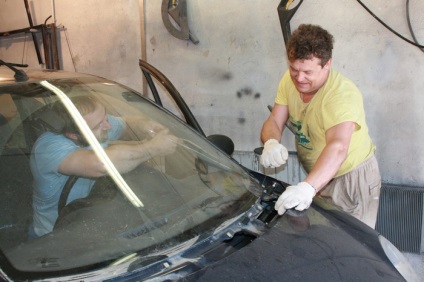 Cseréje a szélvédő saját kezűleg (kövesse a lépésről lépésre útmutató a tengerimalac -. Daewoo Matiz.) Cseréje a szélvédő saját kezűleg