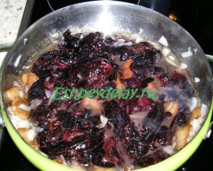 Fried disznó vére egy serpenyőben hagymát, szalonnát - recept fotókkal (sült vér egy serpenyőben) Fried disznó vére egy serpenyőben hagymát, szalonnát - recept fotókkal