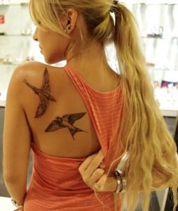 Jelentés tetoválás lenyelni a nyak