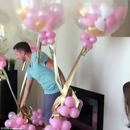 27 éves modell playboy, aki feleségül 63 éves milliárdos, ünnepelte a születésnapját