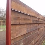 Fa kerítés kezük fűrészárut - fotó és videó