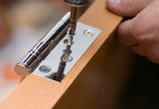 Hogyan lehet megszabadulni a nyikorgó ajtó módon kezelni - egy könnyű dolog (megszüntetése) Hogyan lehet megszabadulni a nyikorgó ajtó módon kezelni - egy könnyű dolog