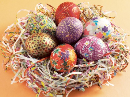 Hogyan színes tojások húsvéti saját kezűleg és otthon