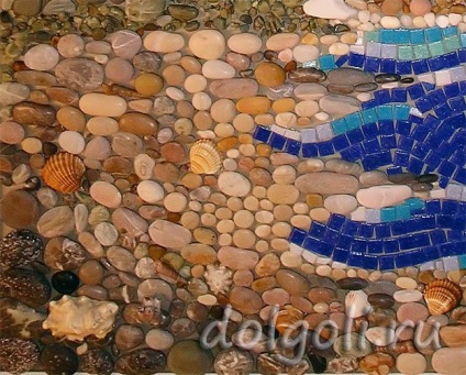 A kép a kövek, kagylók és mozaikok saját kezűleg